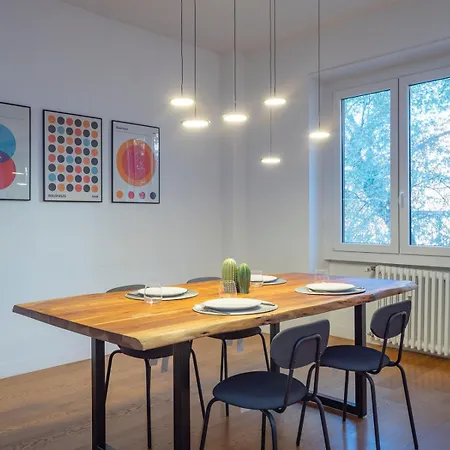 In Stile, Comodo Ed Elegante Appartamento Milano